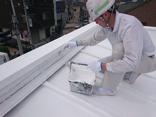 （株）クラスプラスのガイナ塗料施工風景